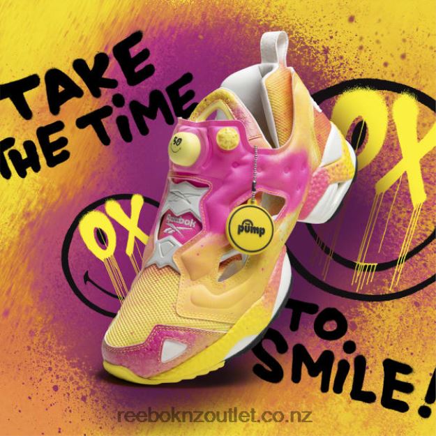 Chalk/Core Black 2B4626197 Smiley Instapump Fury Shoes Reebok