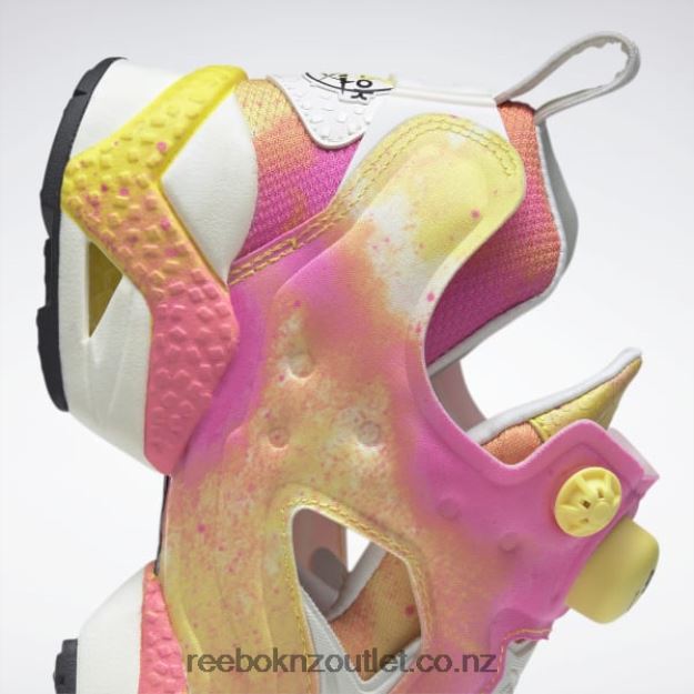 Chalk/Core Black 2B4626197 Smiley Instapump Fury Shoes Reebok