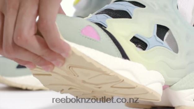 Pantone/Core Black 2B4626151 Smiley Instapump Fury 95 Shoes Reebok