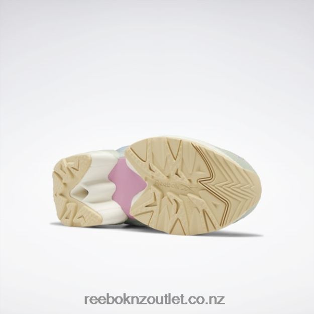 Pantone/Core Black 2B4626151 Smiley Instapump Fury 95 Shoes Reebok