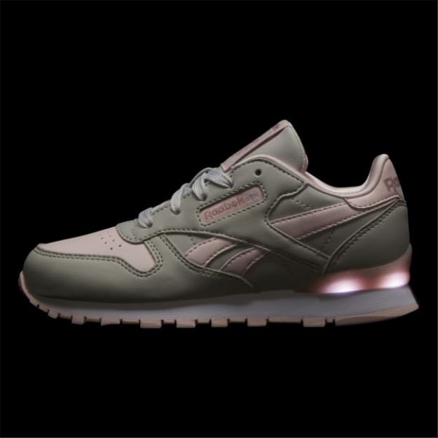 Pure Grey 2/Porcelain Pink 2B46261409 Classic Leather Step \'n\' Flash Shoes - Preschool Reebok Kids