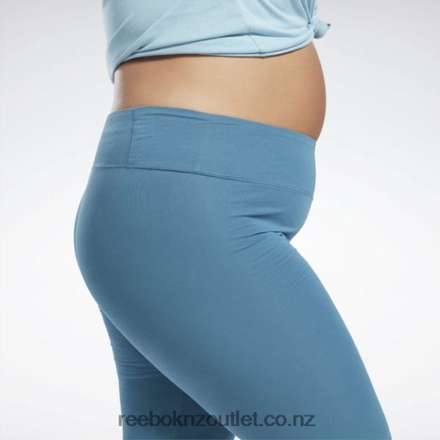 Steely Blue S23-R 2B4626697 Identity Fitted Logo Shorts (Plus Size) Reebok Women